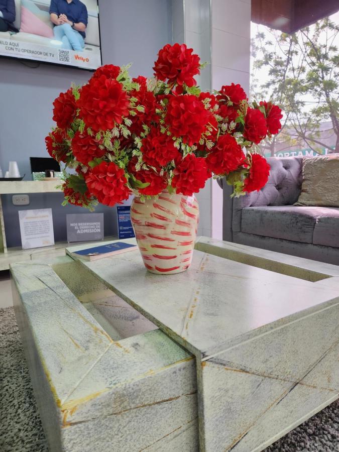 Hotel Quarta Avenida Montería Kültér fotó