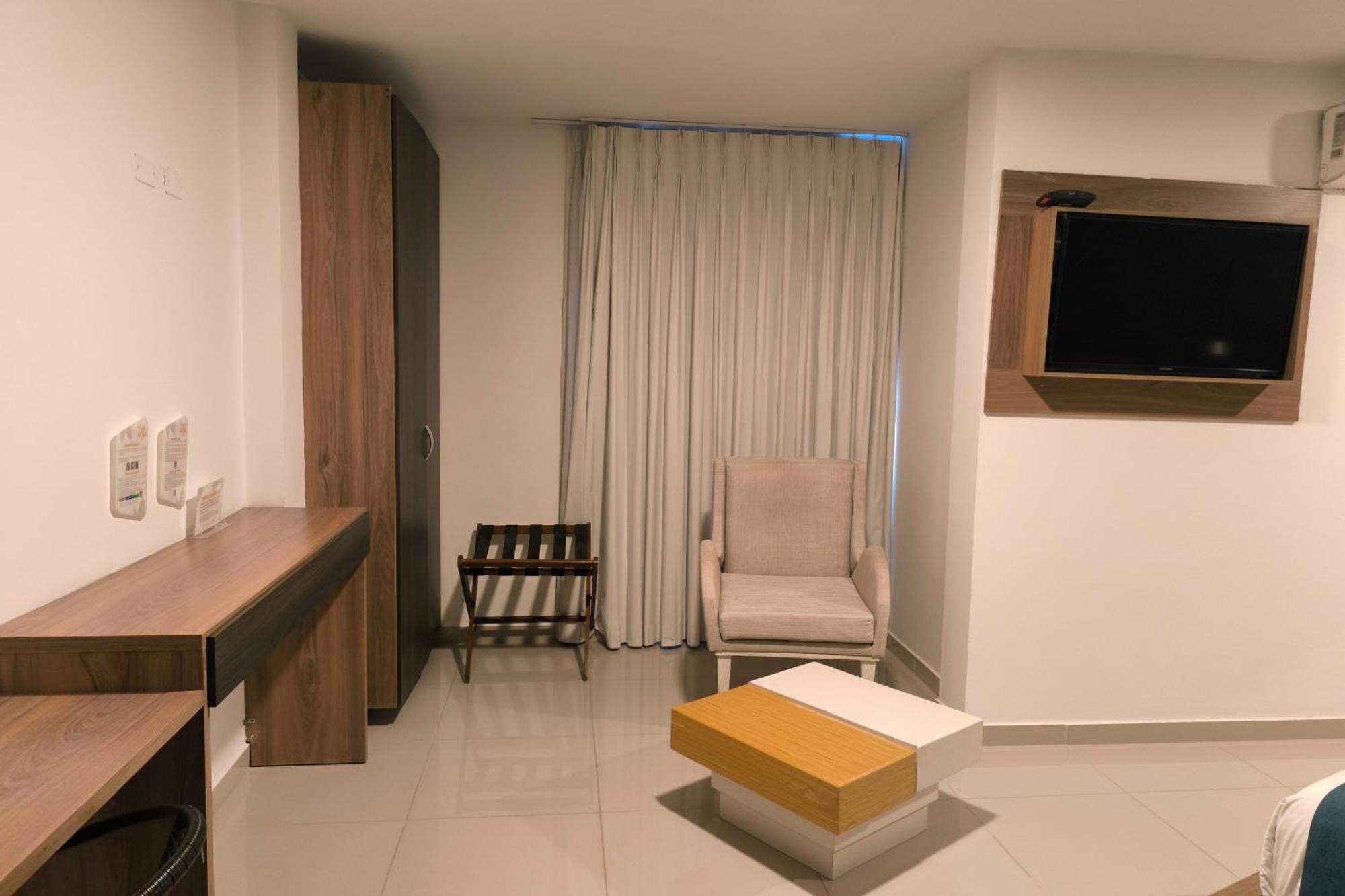 Hotel Quarta Avenida Montería Kültér fotó