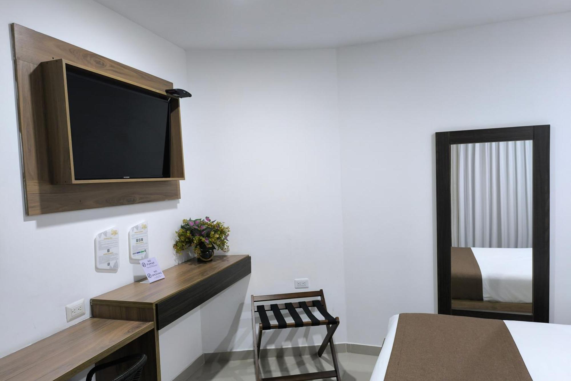 Hotel Quarta Avenida Montería Kültér fotó